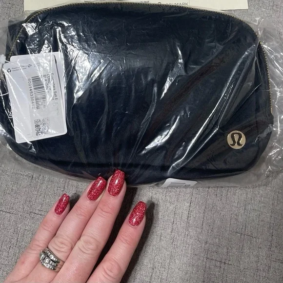 Lululemon Everywhere Belt Bag Velour Black Limited Edition Velvet Crossbody NWT - threedaughtersproperties.com Lululemon Everywhere Belt Bag Velour Black Limited Edition Velvet Crossbody NWT - threedaughtersproperties.com